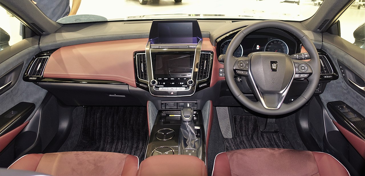 1280px-2018_Toyota_Crown_interior